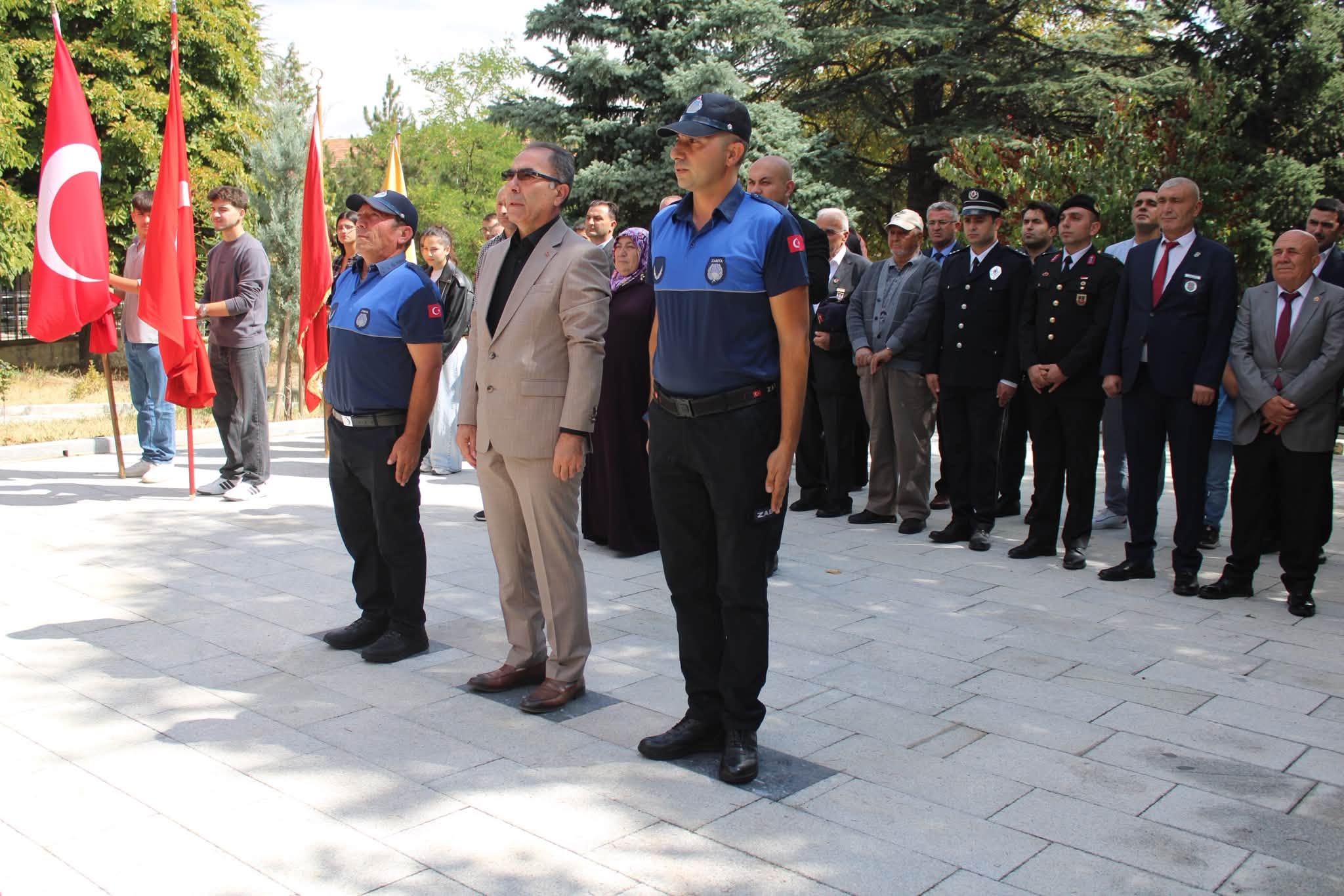 19 Eylül Gaziler Günü kapsamında Belediye Başkanımız Doğan MUTLU ve Kaymakamımız Metin KORKMAZ’ın katılımıyla Atatürk Büstü’ne çelenk sunuldu.