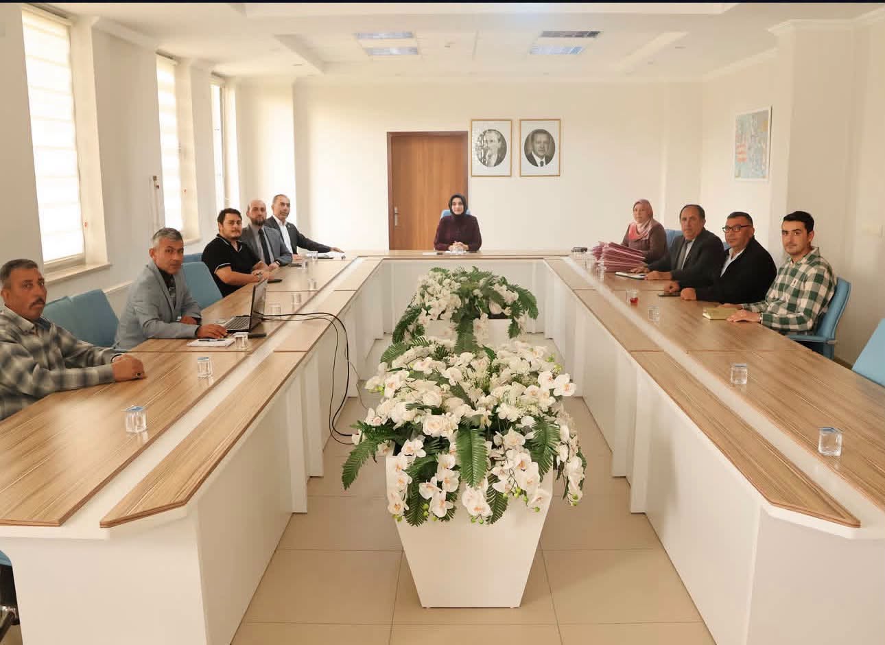 Belediye Başkanımız Doğan MUTLU’nun katılımıyla, Kaymakamımız Şeyma Nur ARIKAN başkanlığında Sosyal Yardımlaşma ve Dayanışma Vakfı Mütevelli Heyeti Toplantısı gerçekleştirildi.