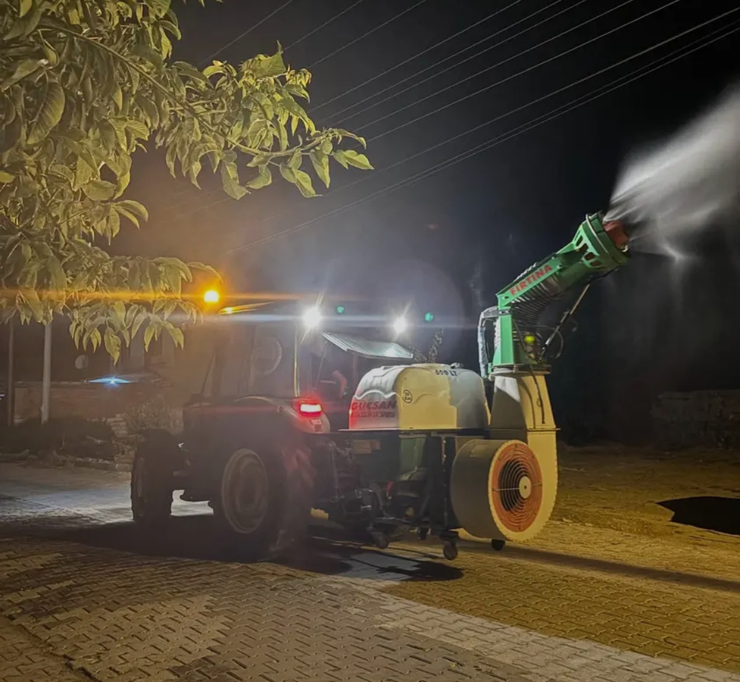 Sineklere Karşı İlaçlama Yapıldı 
